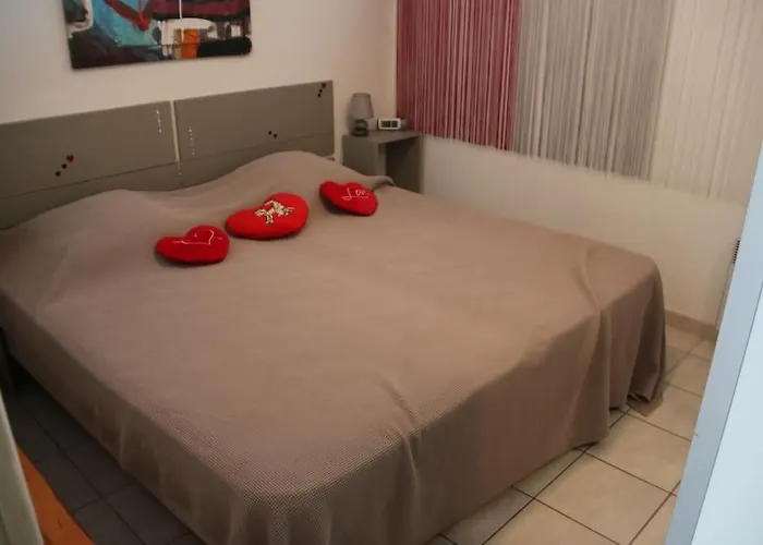 307, Heliopolis K Au Village Naturiste * Agde